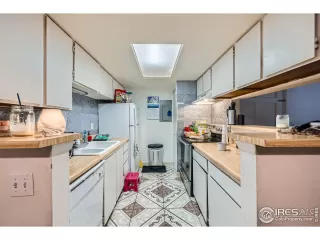 Photo #4: 1028962 Listing