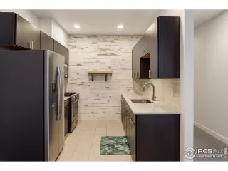 Photo #6: 1029102 Listing