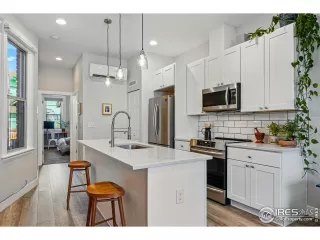 Photo #2: 1029115 Listing