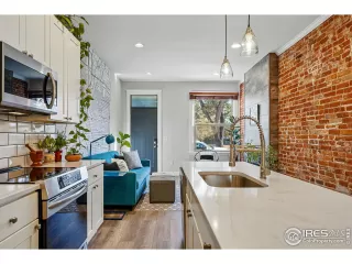 Photo #3: 1029115 Listing