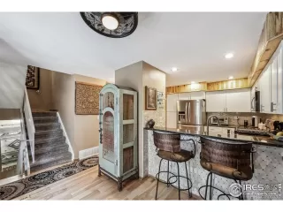 Photo #4: 1029127 Listing