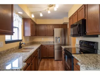 Photo #6: 1029338 Listing