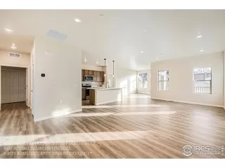 Photo #2: 1029386 Listing
