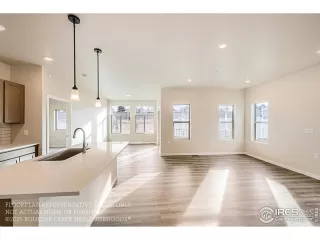 Photo #3: 1029386 Listing