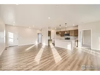 Photo #5: 1029386 Listing