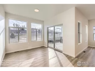 Photo #6: 1029386 Listing