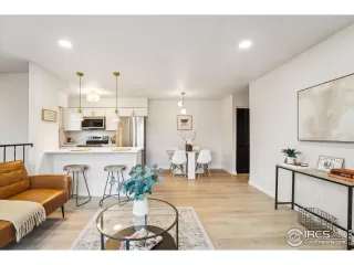 Photo #3: 1029646 Listing