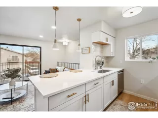 Photo #5: 1029646 Listing