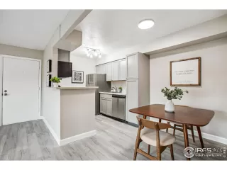 Photo #4: 1029999 Listing