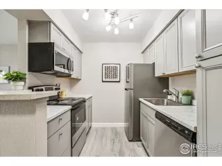 Photo #5: 1029999 Listing