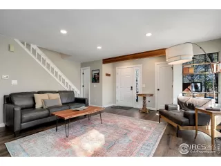 Photo #6: 1030141 Listing