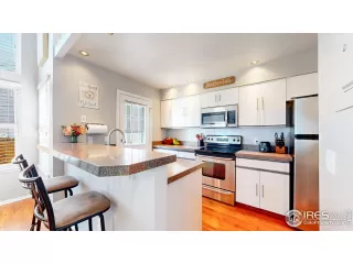 Photo #6: 1030185 Listing