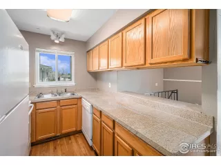 Photo #6: 1030688 Listing