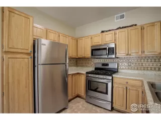 Photo #5: 1031139 Listing