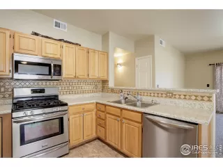 Photo #6: 1031139 Listing