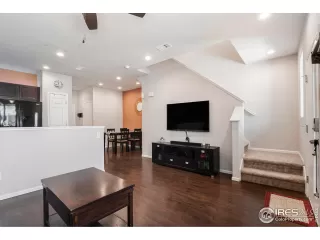 Photo #5: 1032694 Listing