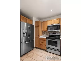 Photo #6: 1033526 Listing