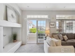 Photo #2: 1033595 Listing