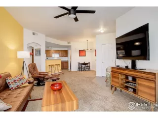 Photo #5: 1033978 Listing