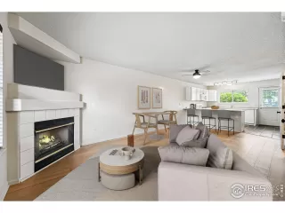 Photo #4: 1034892 Listing