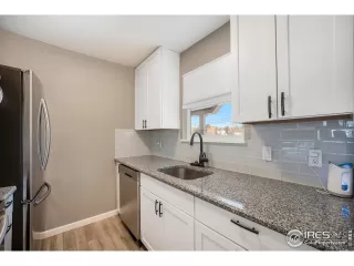 Photo #5: 1036569 Listing