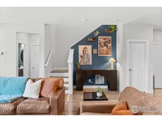 Photo #6: 1037086 Listing