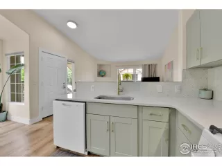 Photo #6: 1037640 Listing