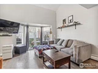 Photo #3: 1037713 Listing