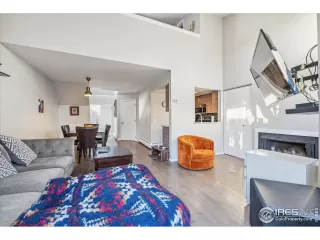 Photo #4: 1037713 Listing