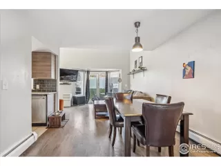 Photo #5: 1037713 Listing