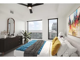 Photo #5: 1038302 Listing