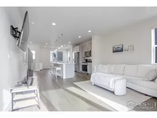 Photo #6: 1038540 Listing