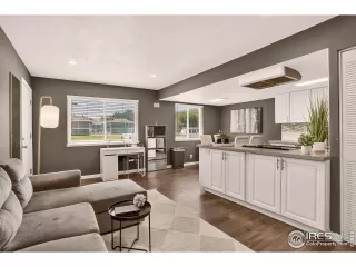 Photo #4: 1038657 Listing