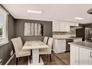 Photo #5: 1038657 Listing