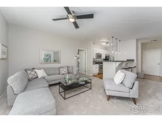 Photo #4: 1038841 Listing