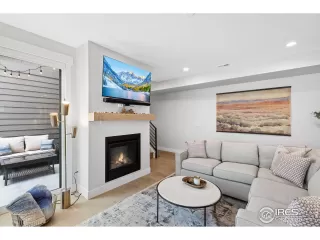 Photo #2: 1038921 Listing