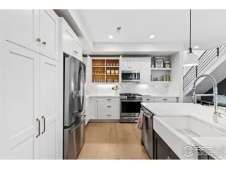 Photo #3: 1038921 Listing