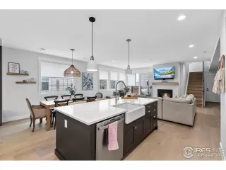 Photo #4: 1038921 Listing