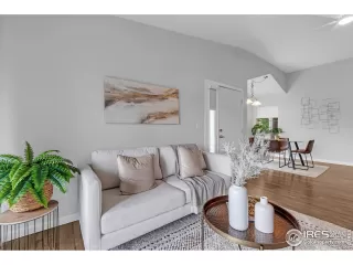 Photo #5: 1039413 Listing
