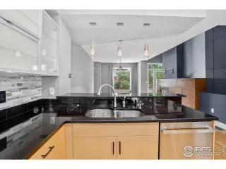 Photo #3: 1039423 Listing