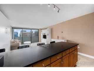 Photo #4: 1039618 Listing