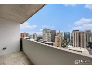 Photo #5: 1039618 Listing