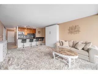 Photo #6: 1039618 Listing