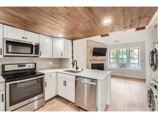 Photo #2: 1039657 Listing