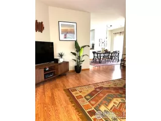 Photo #4: 1039789 Listing