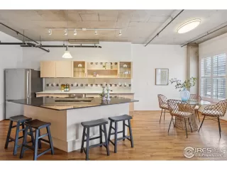 Photo #2: 1039943 Listing