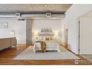 Photo #3: 1039943 Listing