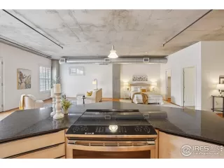 Photo #4: 1039943 Listing