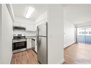 Photo #5: 1040354 Listing