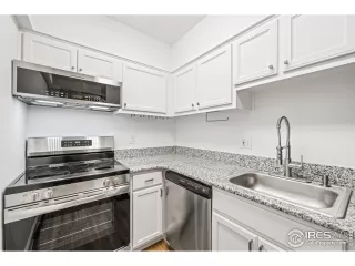 Photo #6: 1040354 Listing